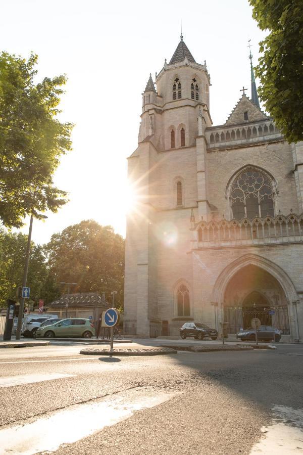 Suite Romanee 6 Personnes Vue Cathedrale 2 Places De Parking ディジョン エクステリア 写真